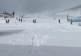 La nieve en Alto Campoo, el pasado domingo, cuando todavía no se había abierto la estación.