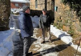 Vecinos de Andarraso, localidad del municipio de Riello.