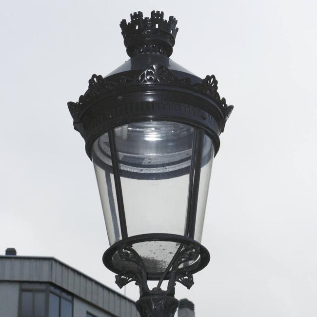 Imagen de un farol fernandino tomada en 2008 en una calle de Valladolid.