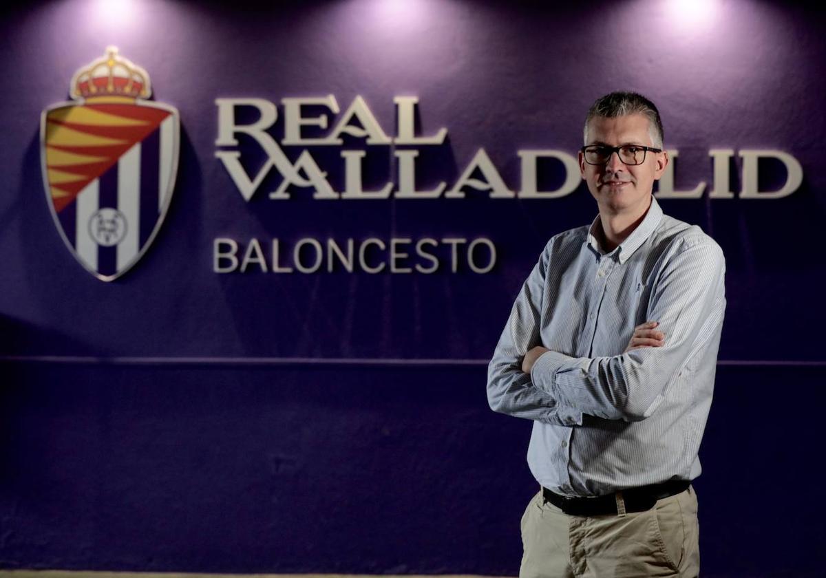 Quique Peral posa en el interior de las instalaciones del polideportivo Pisuerga.