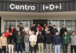 Estudiantes de Valladolid y León, en el centro vallisoletano de I+D+i de Renault.