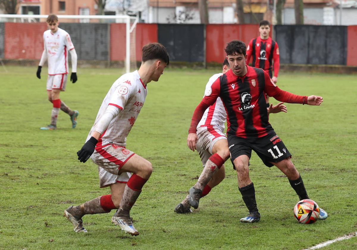 El Laguna, tras jugar 25 minutos con uno menos, cae con crueldad en el minuto 89