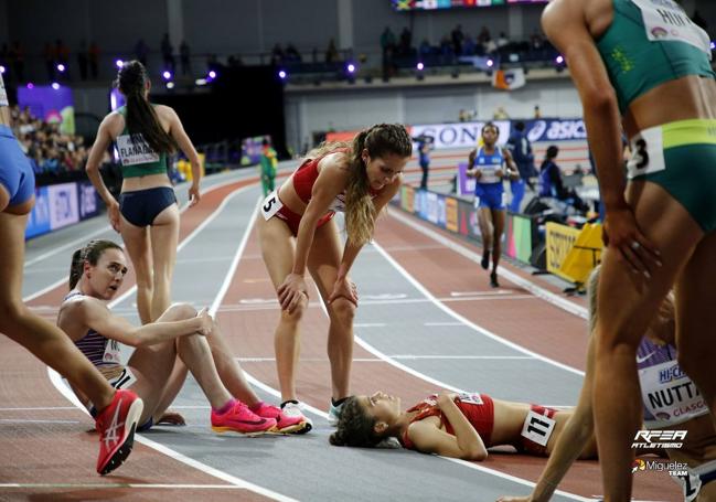 Las dos españolas descansan al finalizar la carrera.