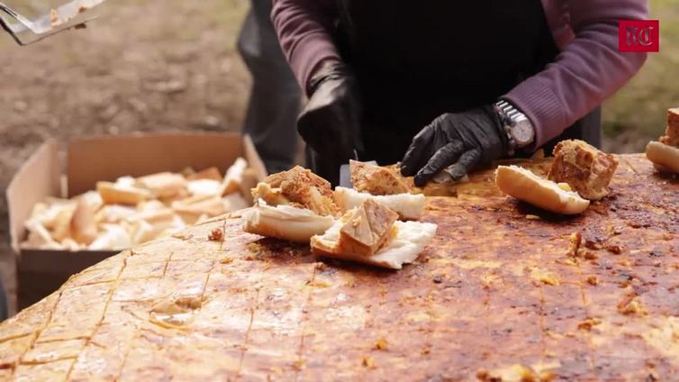 Laguna de Duero celebra el Día de la Vieja con una tortilla de 300 kilos