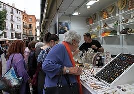 Feria de Artesanía en la avenida del Acueducto, el año pasado.