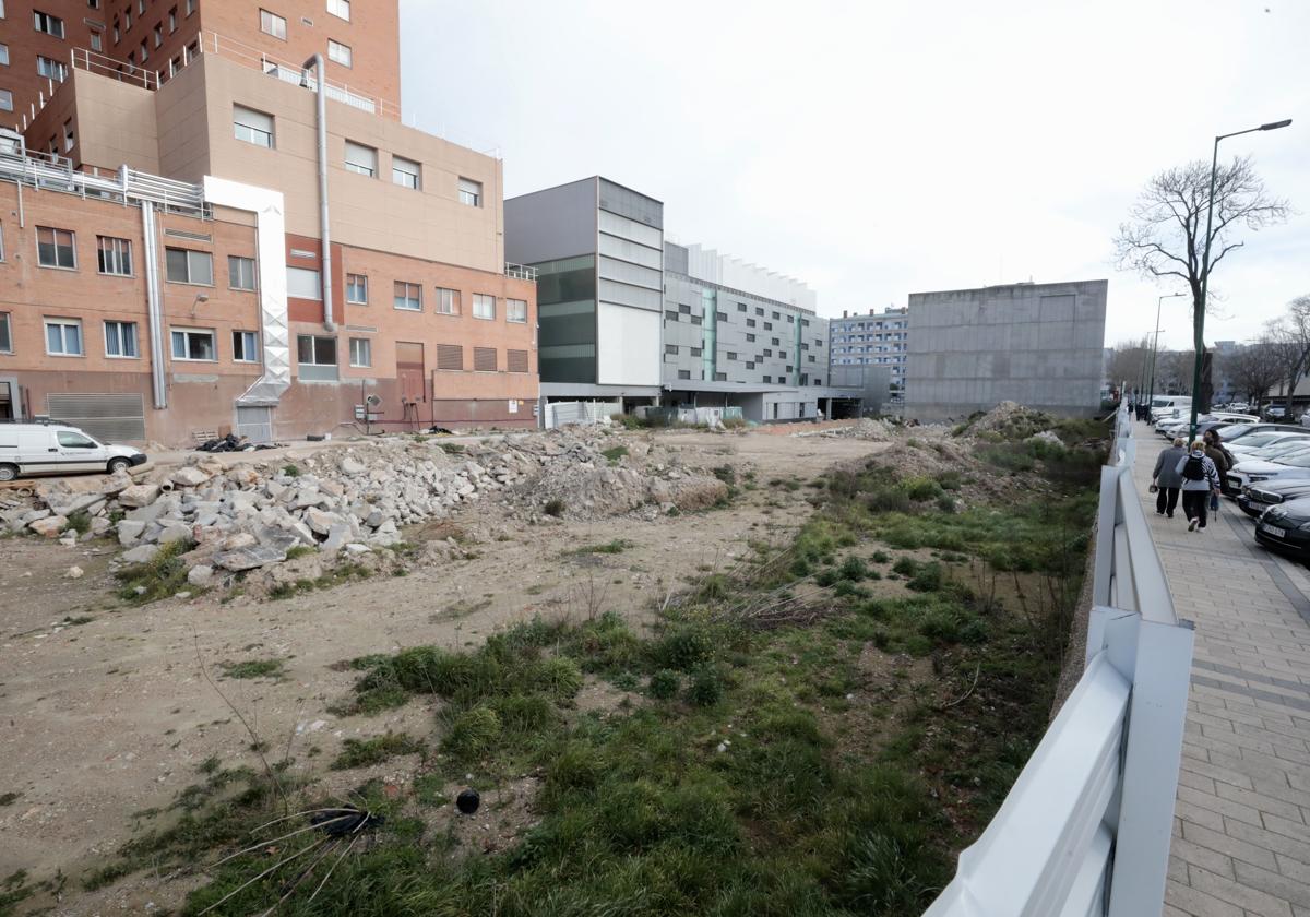 Solar donde se levantarán las consultas externas del hospital Clinico, en la calle Sanz y Forés.