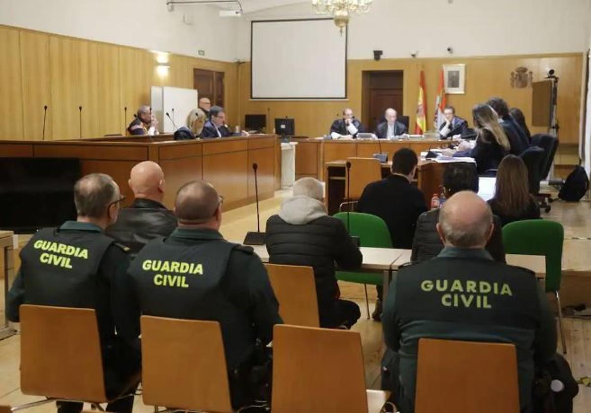 Los acusados, durante el juicio, en la Audiencia de Valladolid.