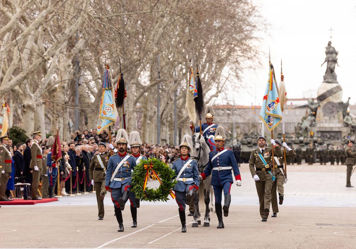 La ciudad de gala, España en almoneda