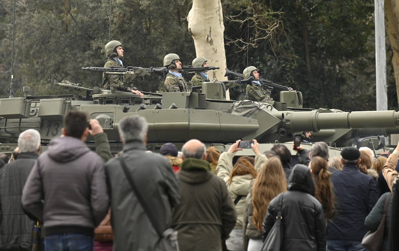 El ambiente en el entorno de la Plaza Zorrilla durante la visita del Rey Felipe VI