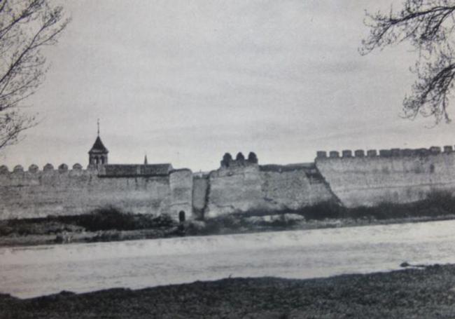 Antigua Fotografía de la muralla de Mansilla de las Mulas, supuesto hogar de Navarrete