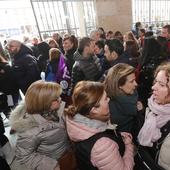 Tres generaciones de mujeres reclaman «decidir sobre nosotras mismas» en el Ayuntamiento