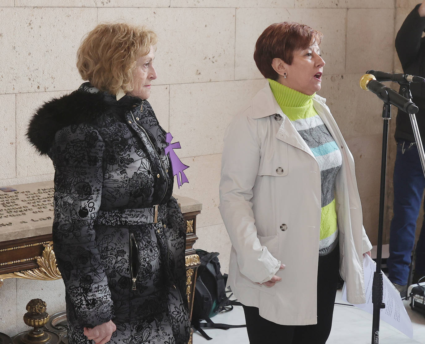 El Ayuntamiento de Palencia conmemora el 8M con tres generaciones de mujeres