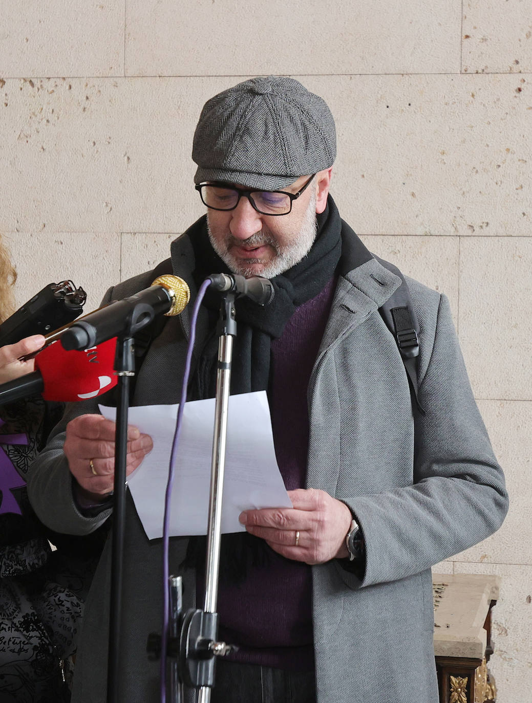 El Ayuntamiento de Palencia conmemora el 8M con tres generaciones de mujeres