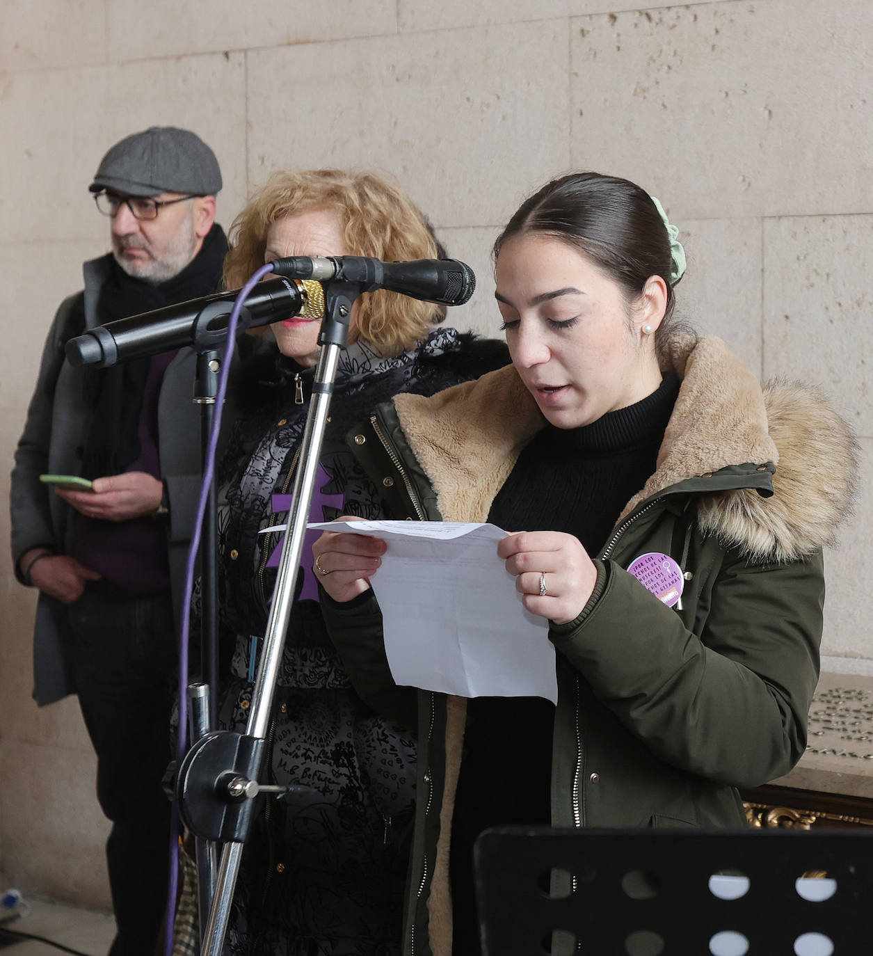 El Ayuntamiento de Palencia conmemora el 8M con tres generaciones de mujeres