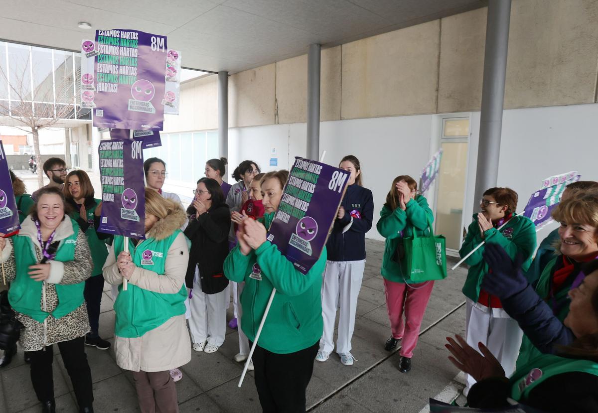 Protesta de las enfermeras celebrada por Satse en el Hospital Río Carrión.