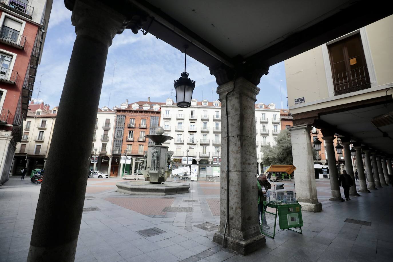 Un paseo en imágenes por la plaza de Fuente Dorada