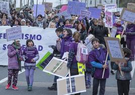 Cánticos y soflamas contra el machismo en la cabecera de la manifestación de este viernes por el Día de la Mujer en Segovia