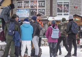 Visitantes al alto de Navacerrada el pasado 13 de enero, cuando la estación de esquí inauguró la temporada.