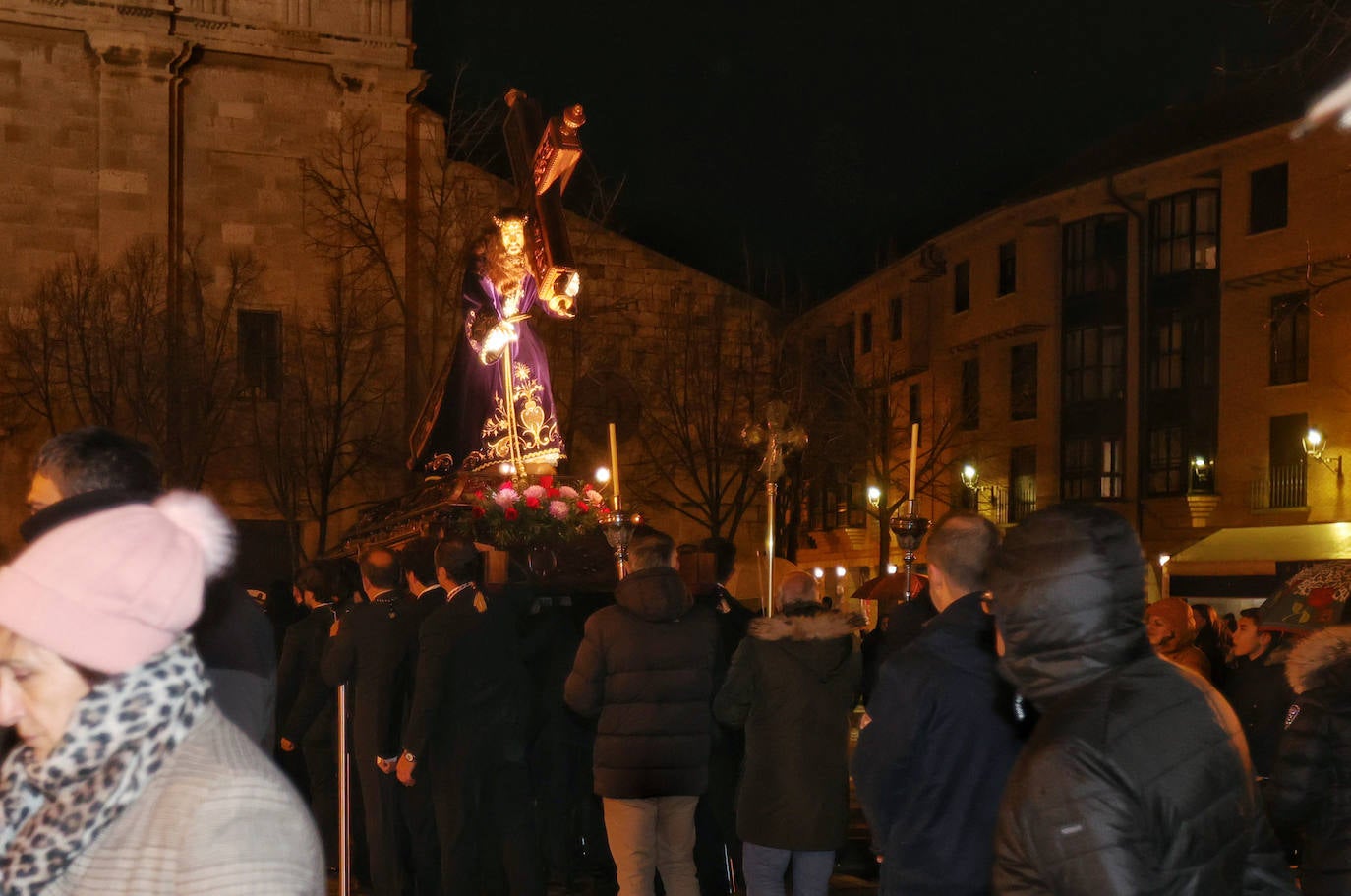 El Vía Crucis del &#039;Nazareno viejo&#039; en la plaza de San Pablo