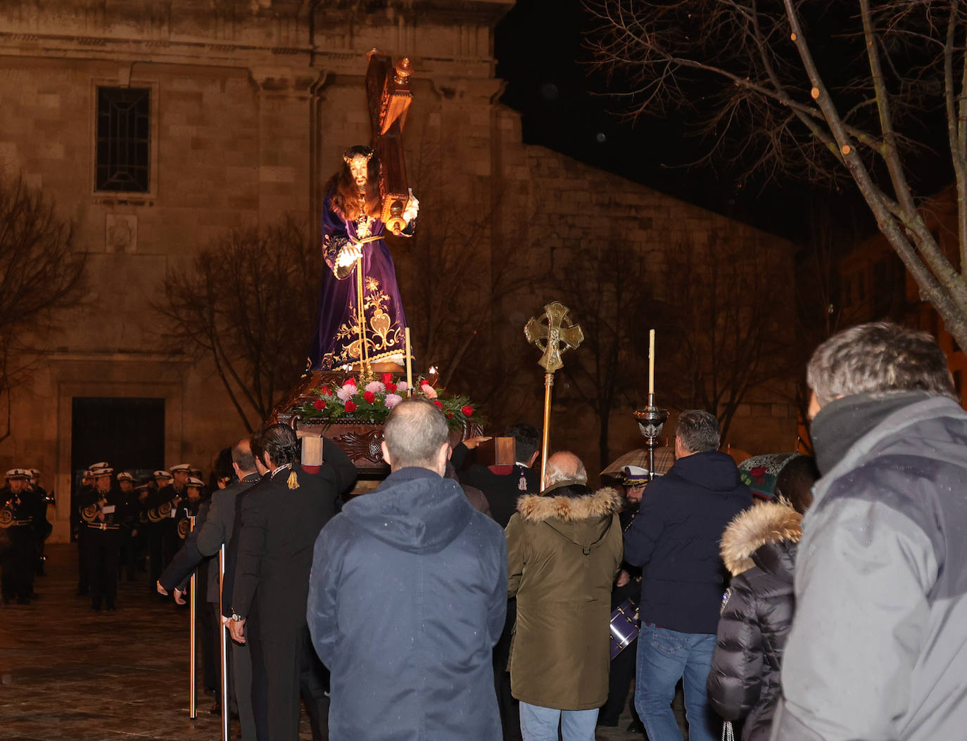 El Vía Crucis del &#039;Nazareno viejo&#039; en la plaza de San Pablo