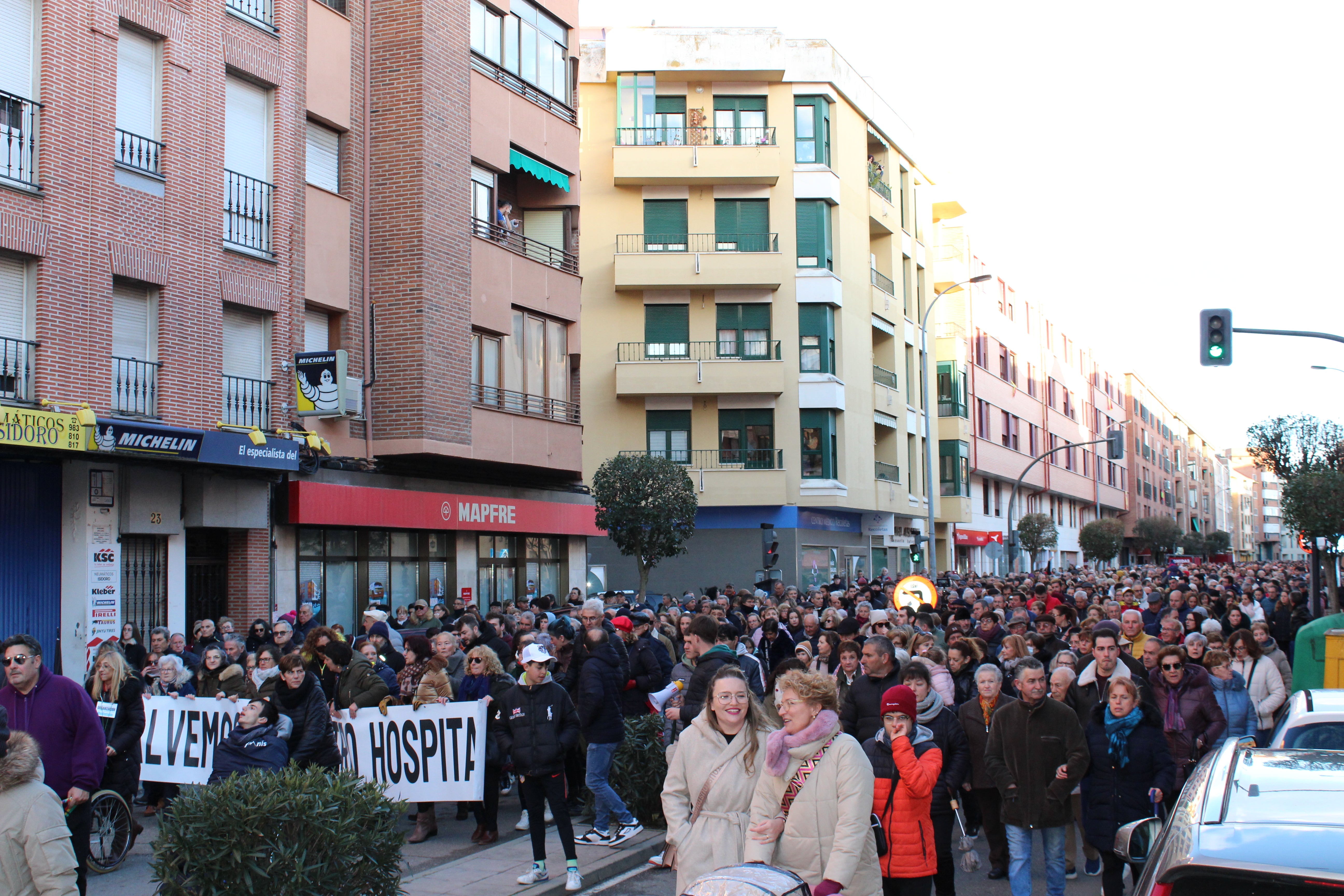 Multitudinaria manifestación en defensa del Hospital Comarcal de Medina del Campo