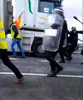 Protesta agraria e intervención policial este viernes en Adanero.