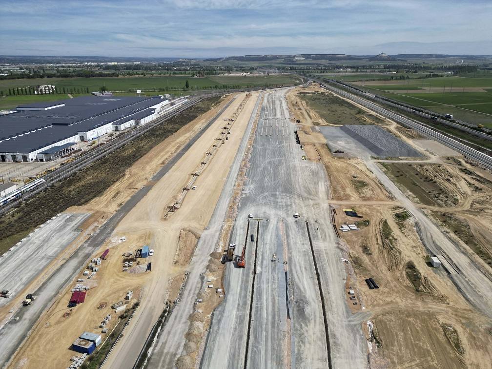 Obras de la playa de vías en los terrenos donde se ubicará el nuevo complejo ferroviario.