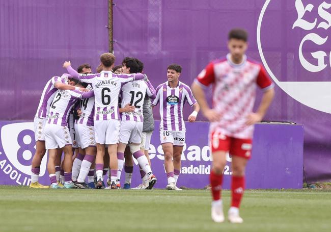 Los jugadores del Promesas celebran uno de los goles.