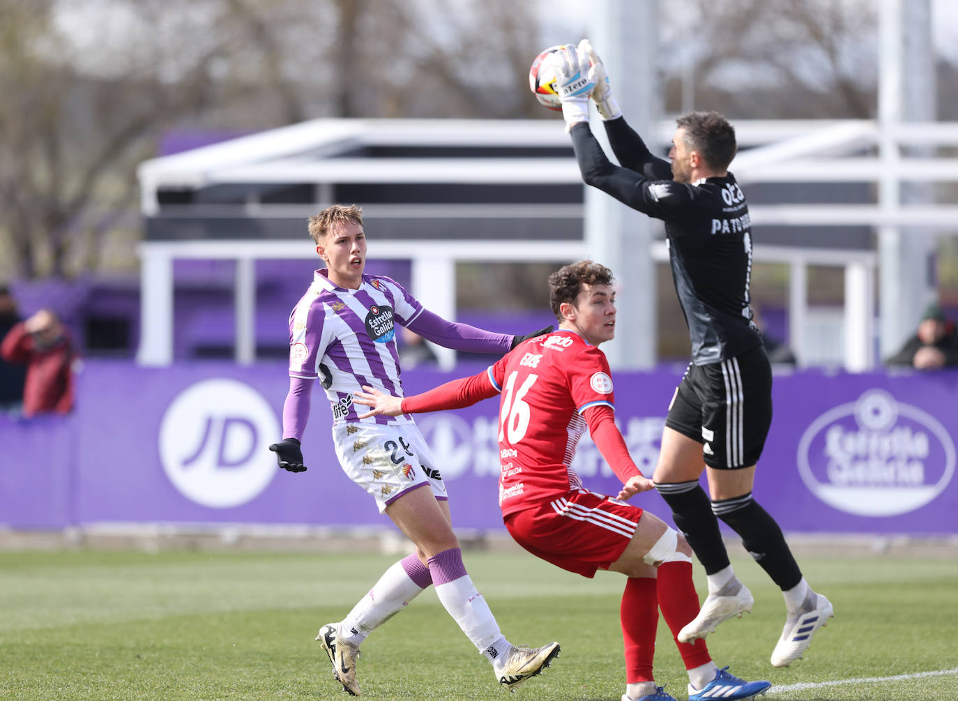 Las imágenes del partido del Promesas frente al SD Compostela