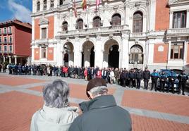 Minuto de silencio en memoria de las víctimas del 11-M, este lunes en Valladolid.