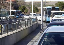 Vehículos atascados en la avenida Padre Claret.
