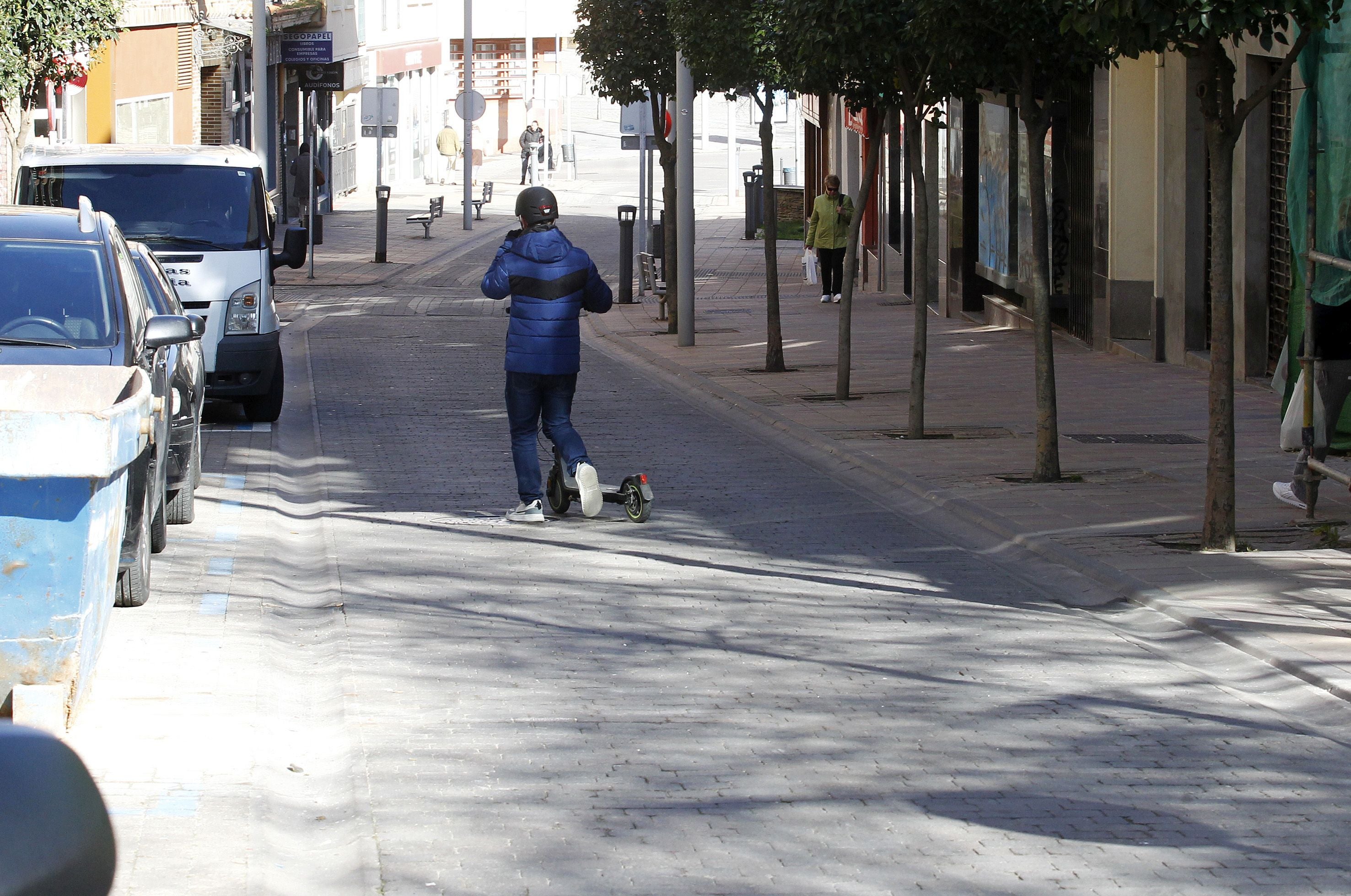 Imagen secundaria 2 - Calles próximas a las obras de reurbanización de Blanca de Silos sin tráfico y con aparcamientos libres.