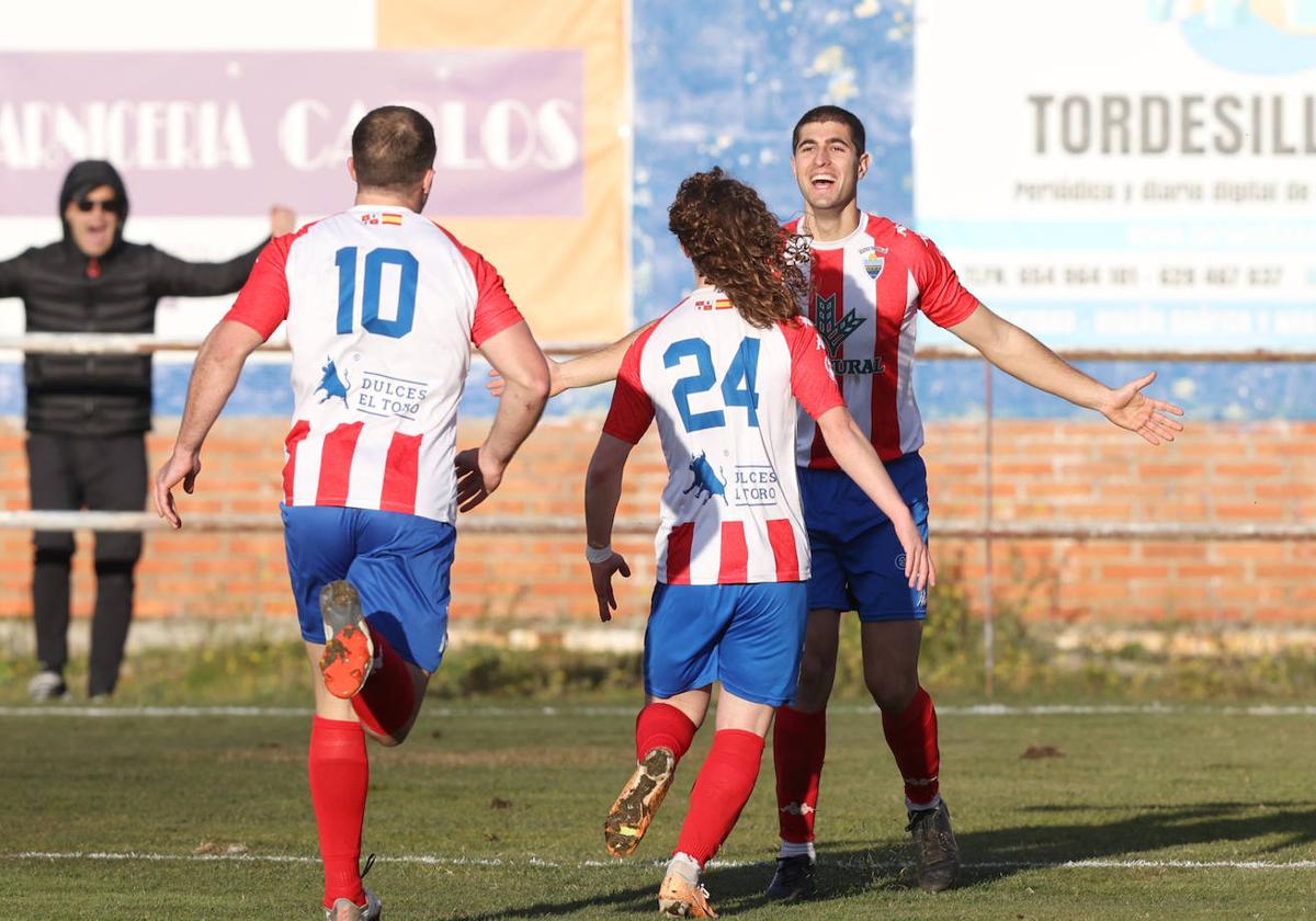 El Atlético Tordesillas no falla en el duelo aplazado y se sitúa tercero en la tabla