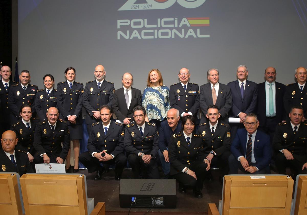 Asistentes a la celebración del bicentenario de la Policía Nacional en el campus segoviano de la Universidad de Valladolid.