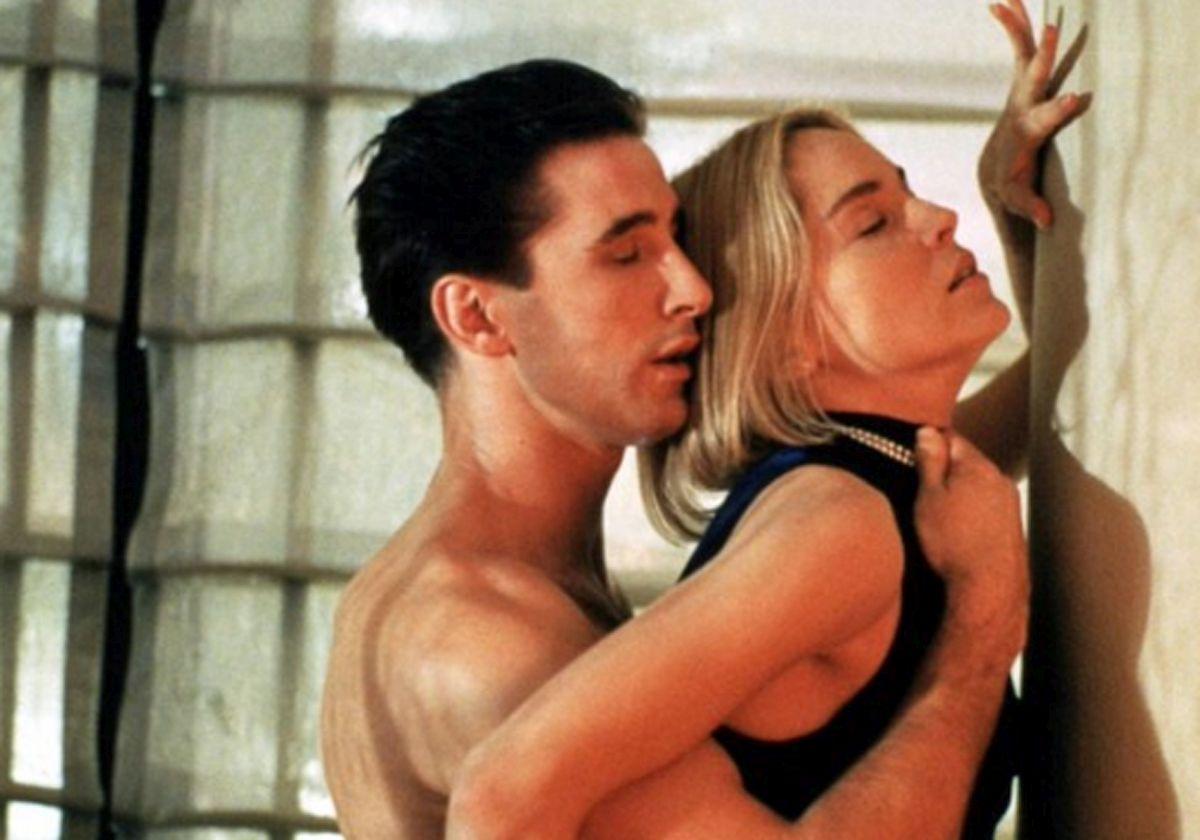 William Baldwin y Sharon Stone, en una escena de la película 'Acosada'.