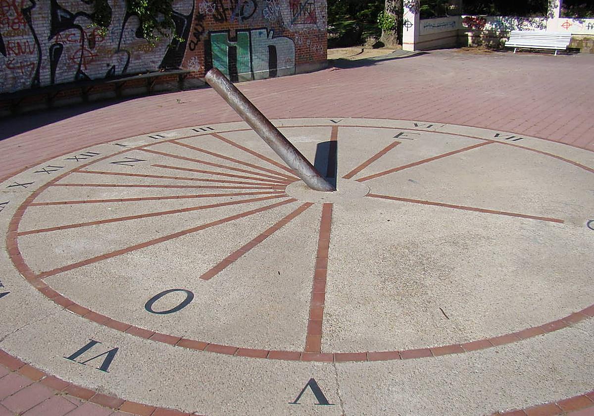 La ruta que muestra el arte de construir relojes de sol en Valladolid