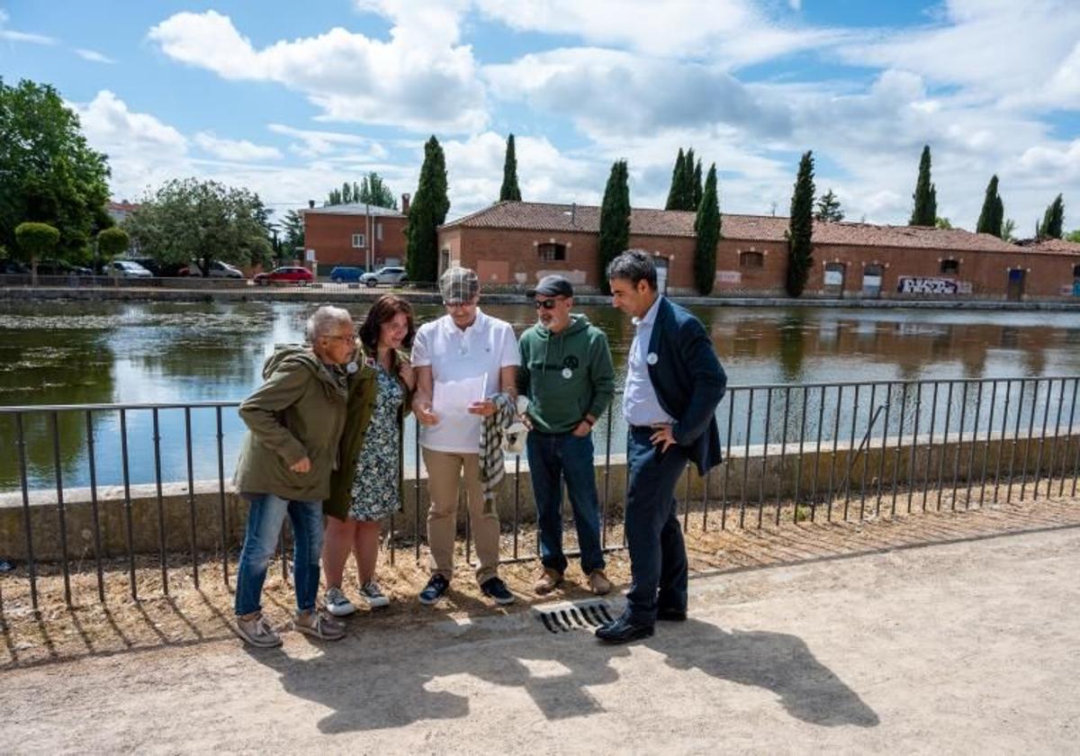 Integrantes de la Plataforma Salvemos la Dársena.