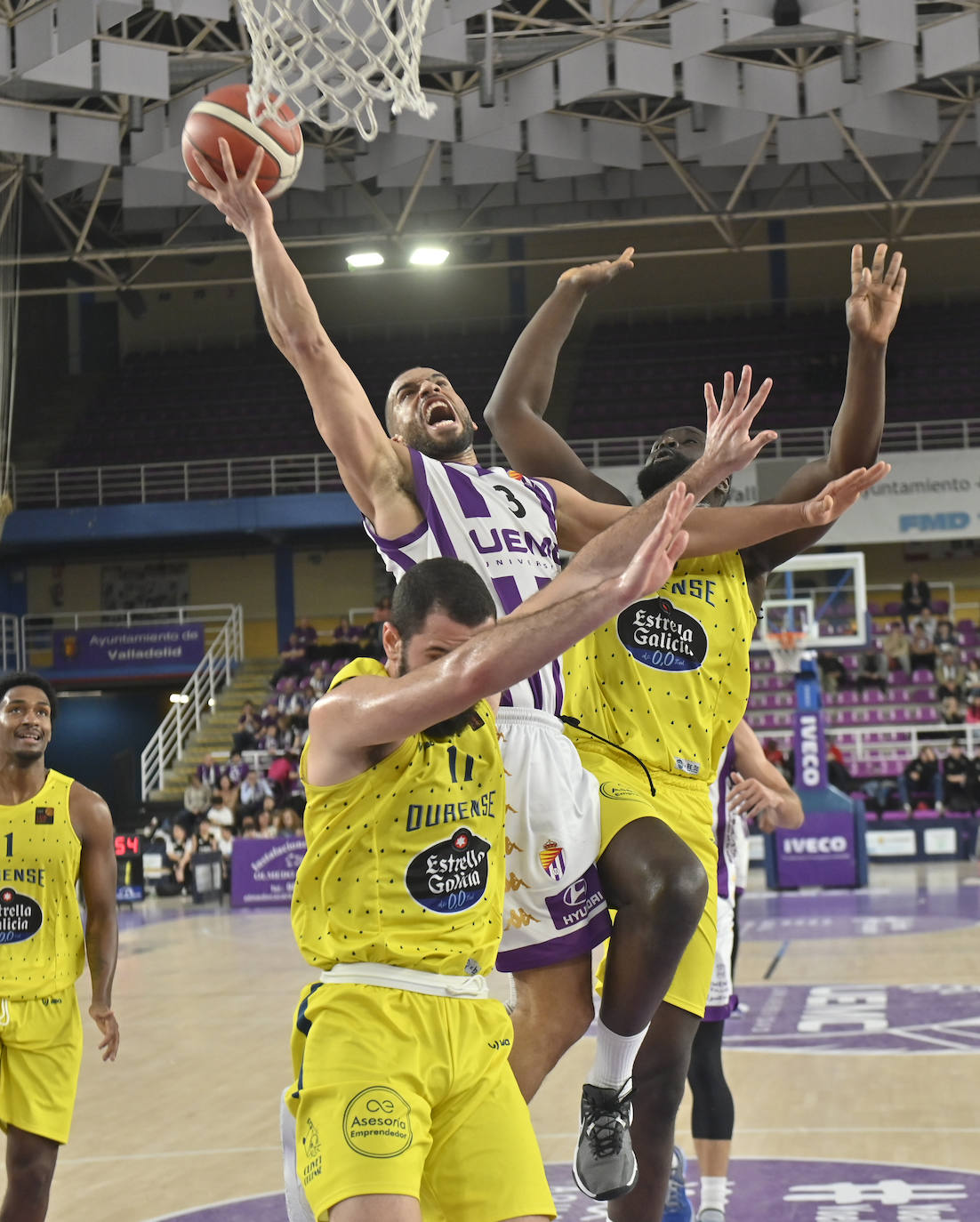 Las imágenes del encuentro disputado entre el Real Valladolid de Baloncesto y el Ourense