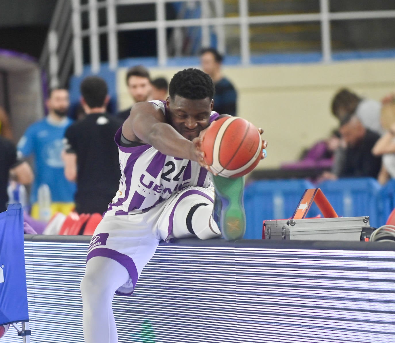 Las imágenes del encuentro disputado entre el Real Valladolid de Baloncesto y el Ourense