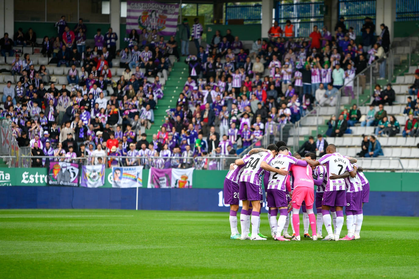 El encuento entre el Racing de Ferrol y el Real Valladolid, en imágenes