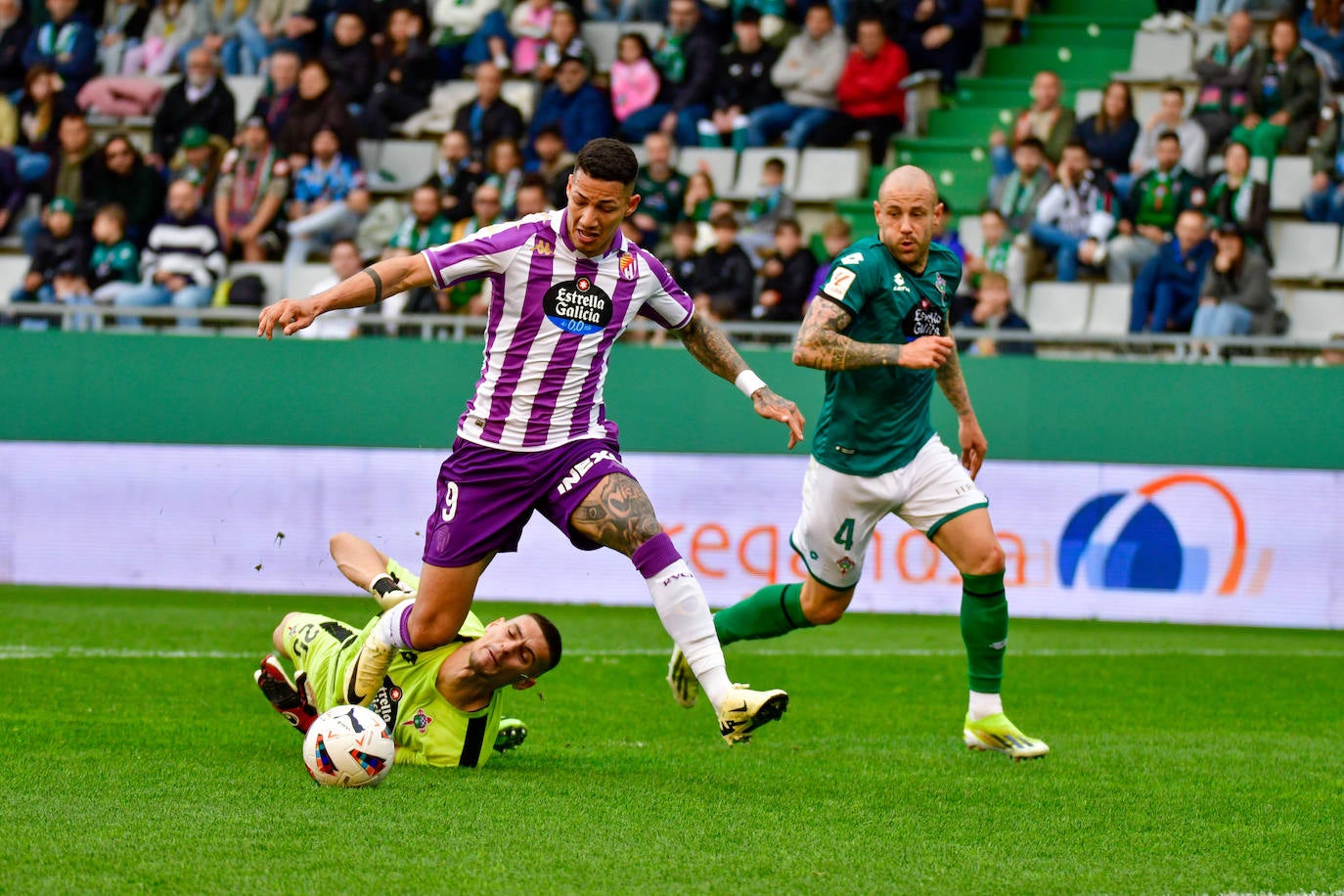 El encuento entre el Racing de Ferrol y el Real Valladolid, en imágenes