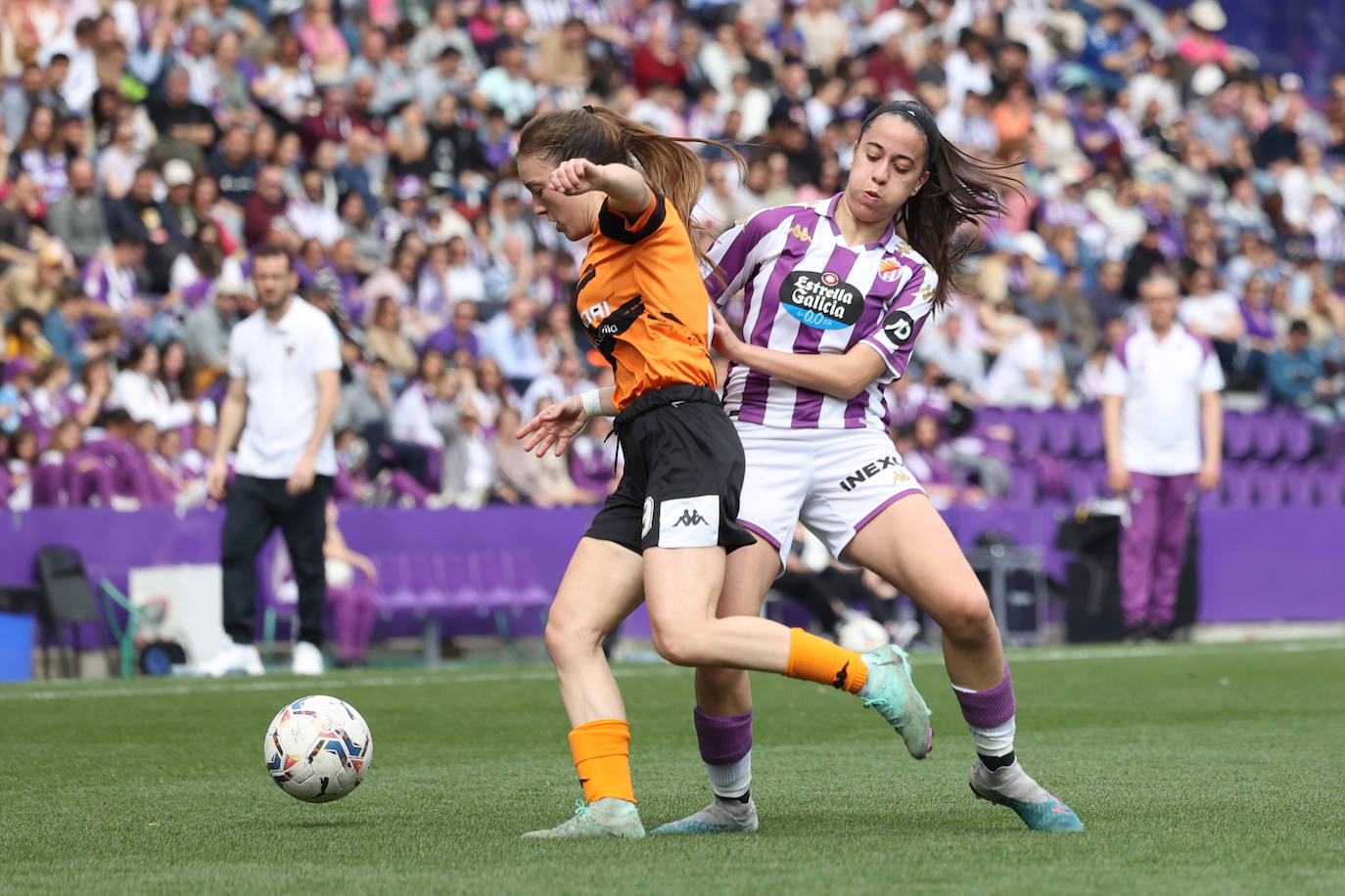 La fiesta del fútbol femenino de Valladolid, en imágenes