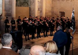 La banda de La Soledad, en plena actuación.