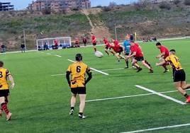 El Arroyo Lions subiendo a defender un ataque del Salmanca RC.