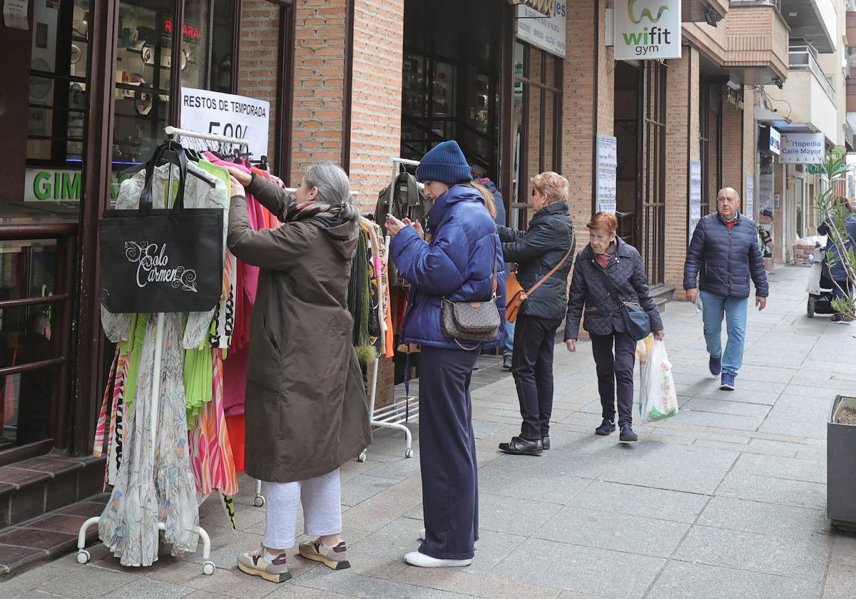 Iniciativa del comercio local de mostrar sus productos en la calle a principios de marzo.