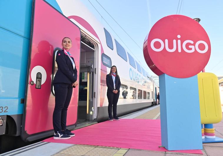 El primer tren de Ouigo en la estación Campo Grande de Valladolid, donde comenzará a operar el 19 de abril.