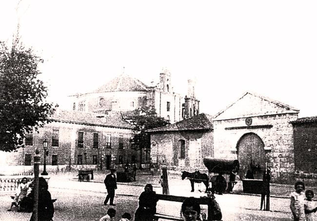 La plaza de San Juan, a comienzos del siglo XX.