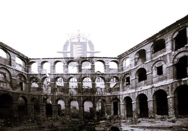 El patio del convento de la Merced Calzada entre los años 1946-1950.