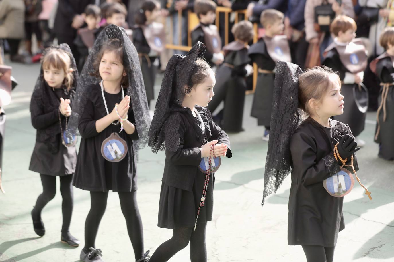 Fotografías de la Semana Santa infantil en el Colegio Lourdes