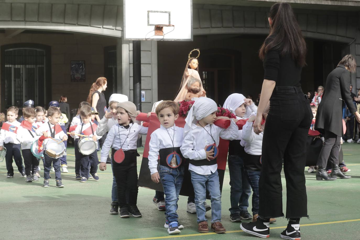 Fotografías de la Semana Santa infantil en el Colegio Lourdes